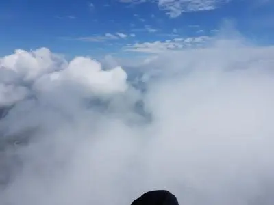 Air Tour de Clem Jaquard assisté de Mig et de la grande saucisse Belge...